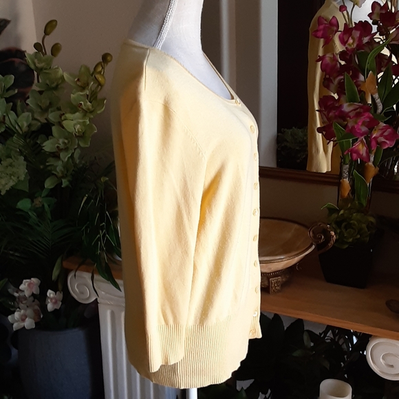 Leo & Nicole Rayon Blend Button Front Cardigan Size XL - Picture 3 of 11